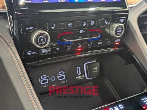 Used 2022 Jeep Grand Cherokee Summit AWD/4WD image 27