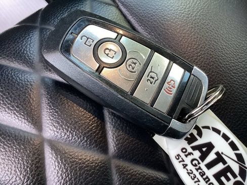 Used 2023 Ford Edge Titanium AWD/4WD image 29