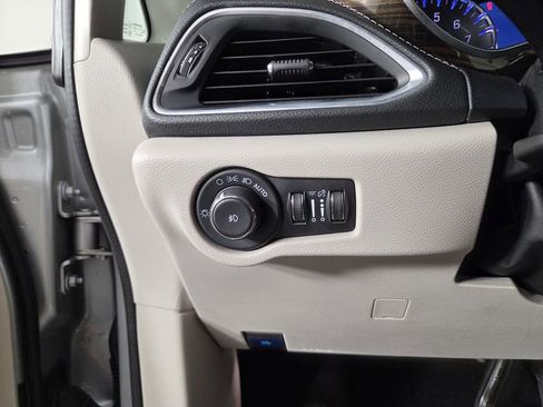 Certified 2024 Chrysler Pacifica Limited image 22