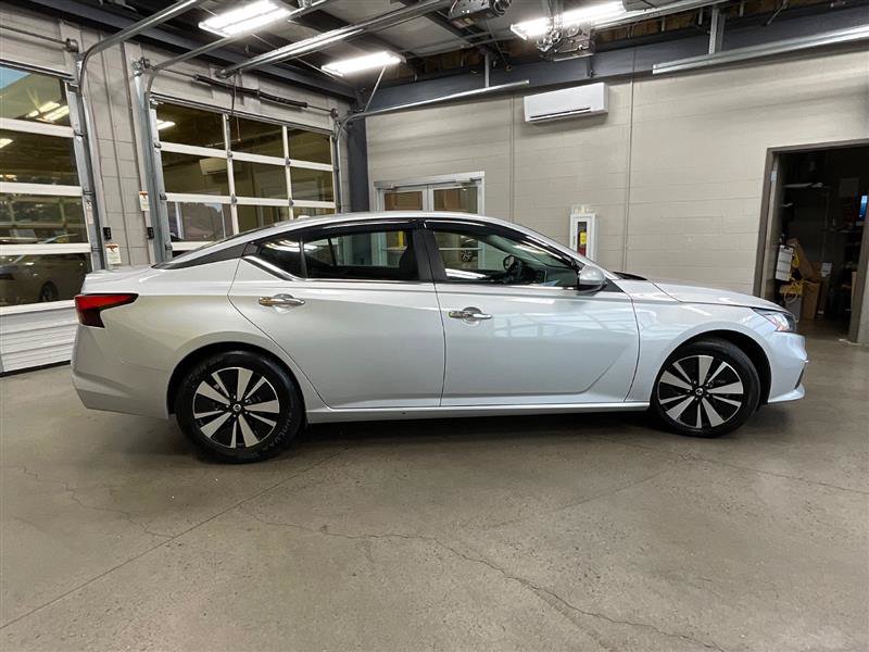 Used 2022 Nissan Altima 2.5 SV FWD image 6