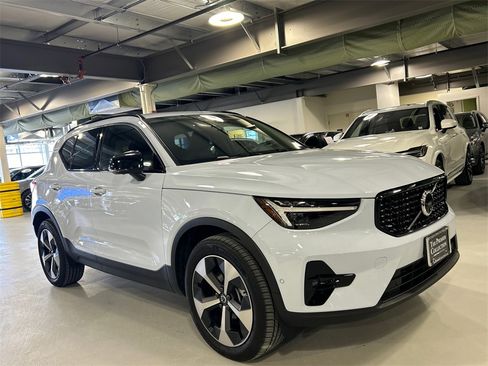 Used 2026 Volvo XC40 B5 Plus w/ Protection Package Premier image 1