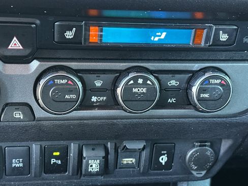 Used 2020 Toyota Tacoma TRD Off-Road w/ TRD Premium Off Road Package image 22