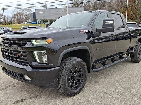 Certified 2022 Chevrolet Silverado 2500 LT w/ Midnight Edition image 4