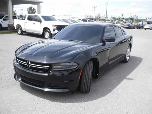 Used 2017 Dodge Charger SE RWD image 18