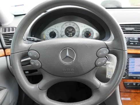 Used 2008 Mercedes-Benz E 350 4MATIC Sedan image 18