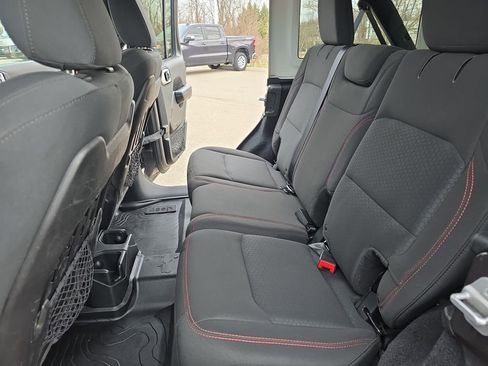 Used 2018 Jeep Wrangler Unlimited Rubicon image 14