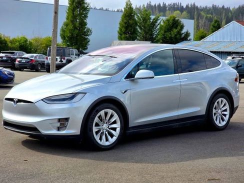 Used 2017 Tesla Model X 75D AWD/4WD image 4