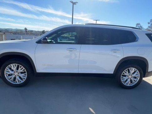 Used 2024 GMC Acadia Elevation image 5