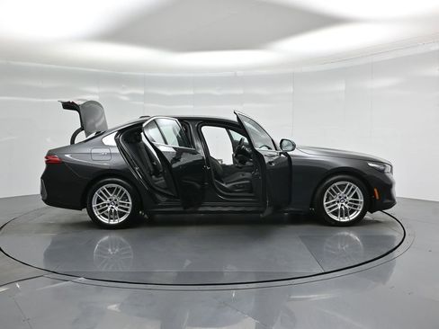 Used 2025 BMW 530i image 5
