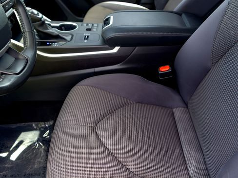 Used 2023 Toyota Highlander LE FWD image 11