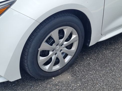 Used 2025 Toyota Corolla LE FWD image 5