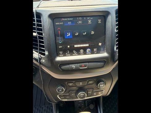 Used 2017 Jeep Cherokee Latitude w/ Safety/Convenience Group FWD image 13