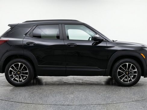 Used 2025 Chevrolet TrailBlazer LT FWD image 11