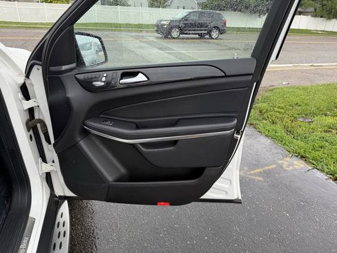 Used 2018 Mercedes-Benz GLS 550 4MATIC w/ Driver Assistance Package image 9