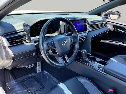 Used 2025 Toyota Camry SE FWD image 17