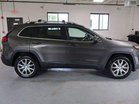 Used 2018 Jeep Cherokee Limited AWD/4WD image 11