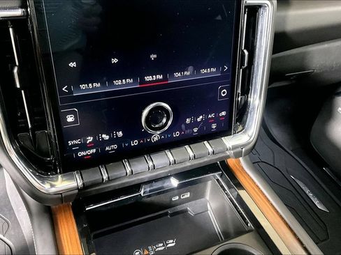 Used 2025 GMC Yukon Denali w/ Denali Reserve Package RWD image 26