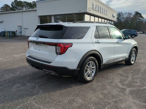 Used 2025 Ford Explorer Active w/ Active Comfort Package image 4