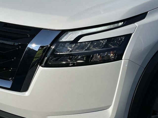 Used 2025 Nissan Pathfinder SV FWD image 10