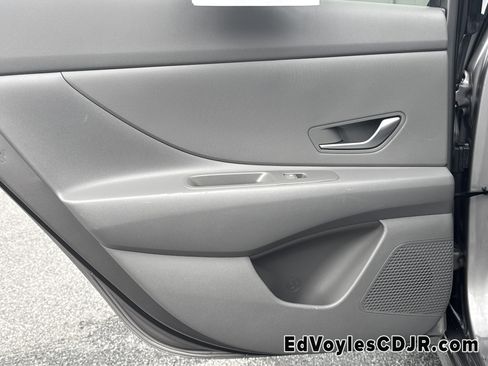 Used 2023 Hyundai Elantra SE image 26