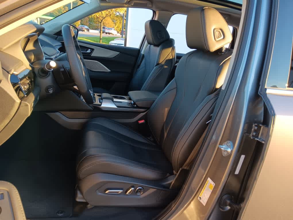 Used 2024 Acura MDX SH-AWD image 11