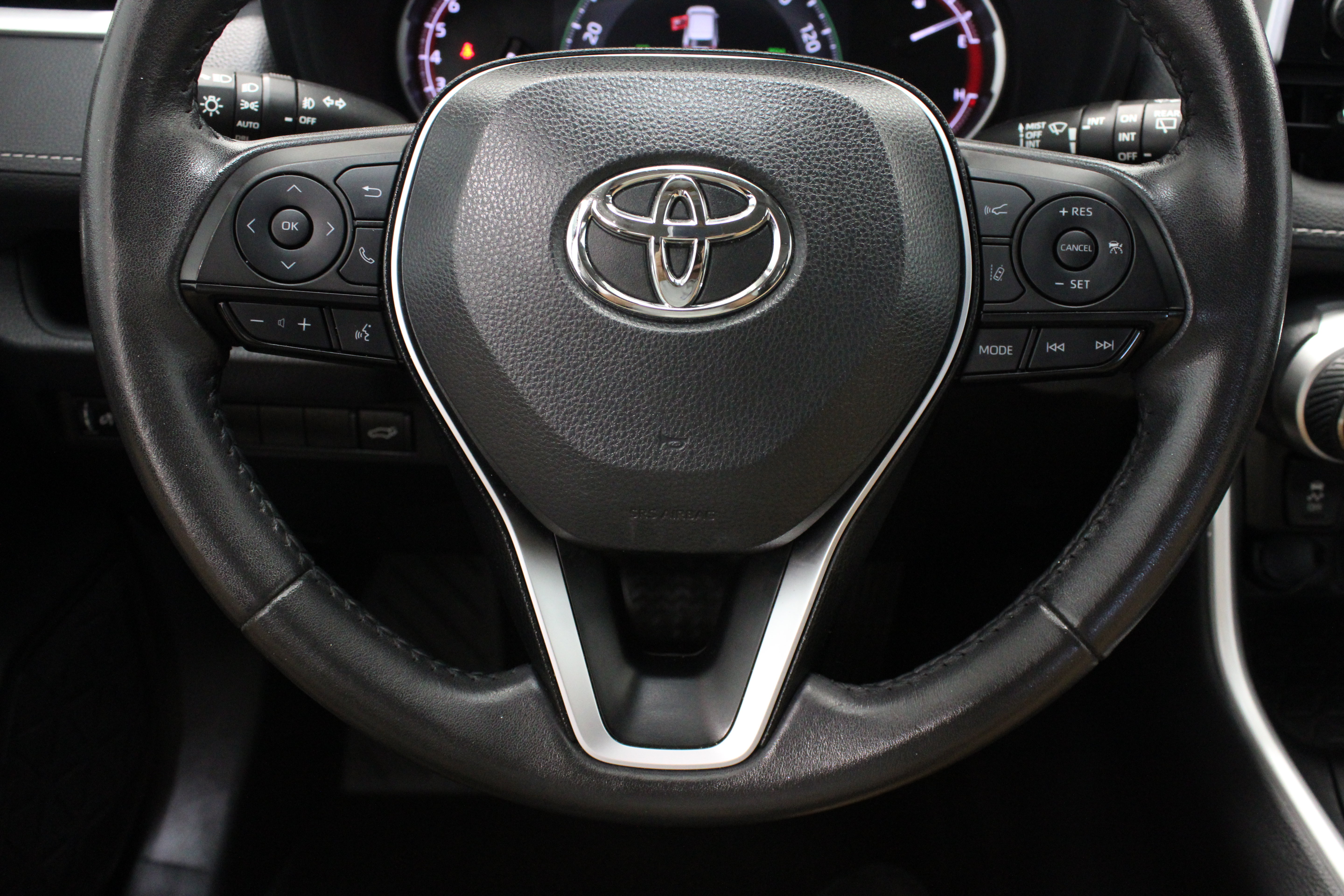 Certified 2025 Toyota RAV4 XLE Premium FWD image 24
