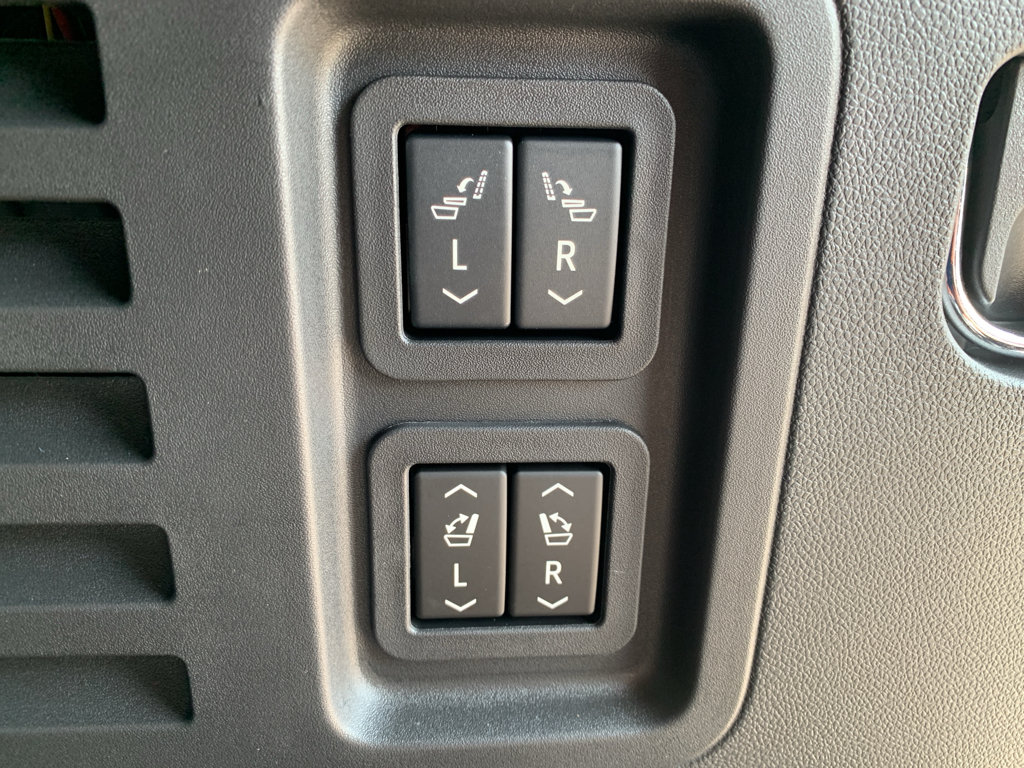 New 2026 Chevrolet Traverse RS w/ LPO, Floor Liner Package FWD image 10