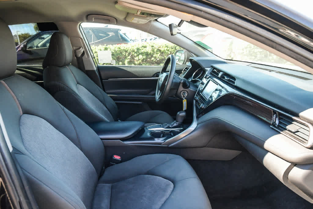 Used 2019 Toyota Camry LE FWD image 15