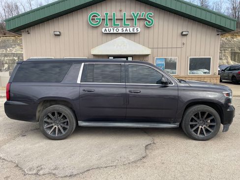 Used 2015 Chevrolet Suburban LT w/ Luxury Package image 1