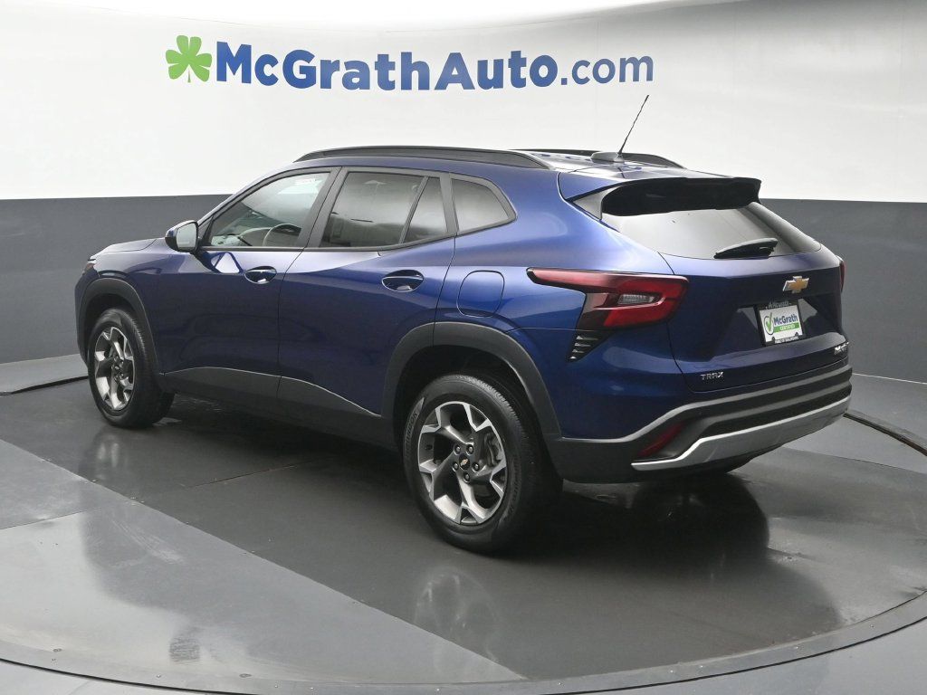 Used 2024 Chevrolet Trax LT w/ Driver Confidence Package FWD image 25