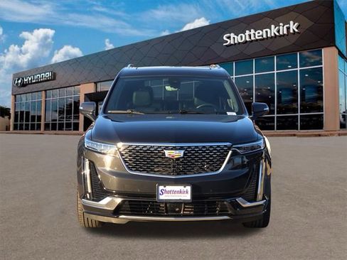 Used 2020 Cadillac XT6 Premium Luxury image 2
