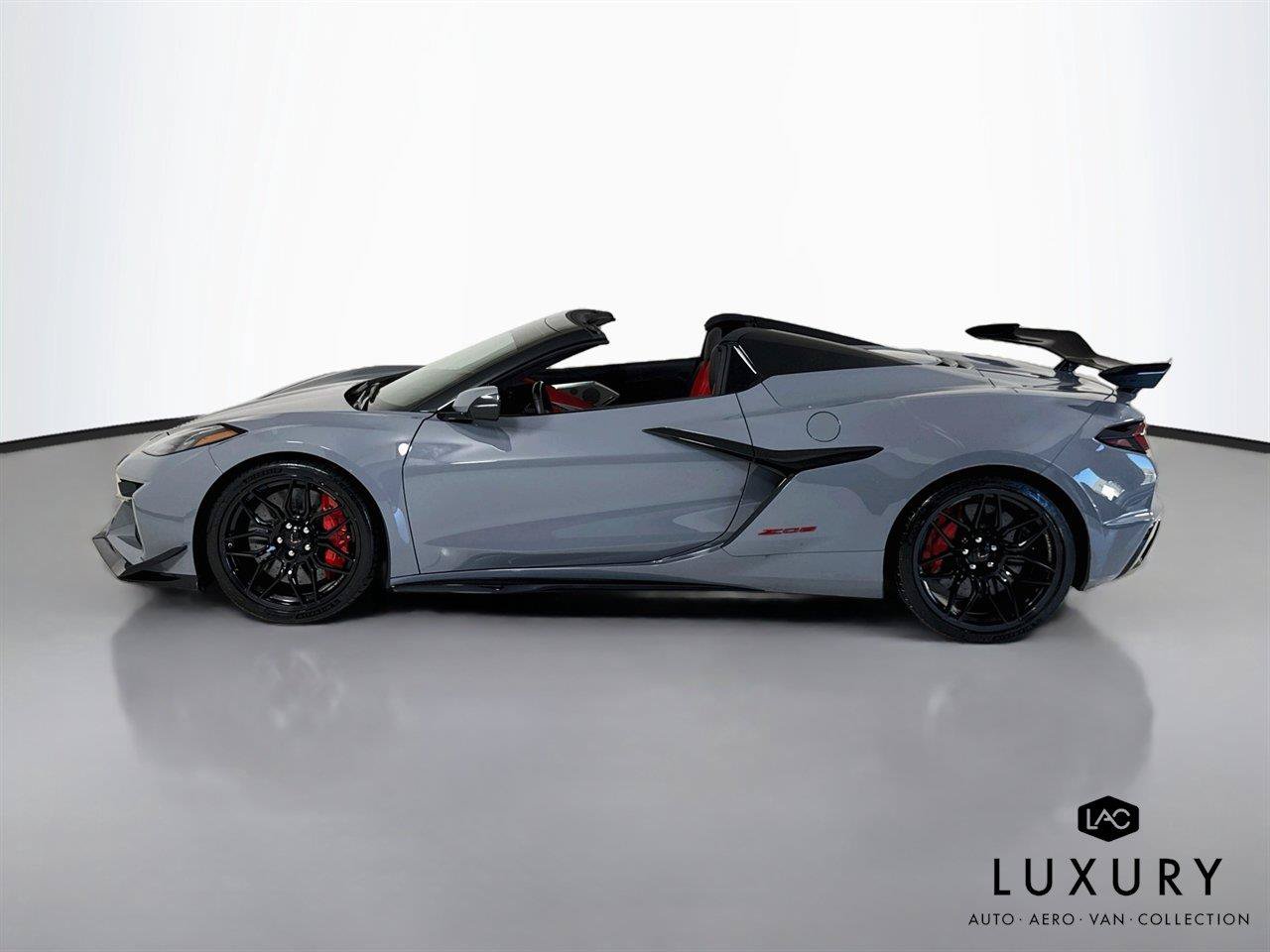 Used 2024 Chevrolet Corvette Z06 w/ Z07 Performance Package RWD image 8