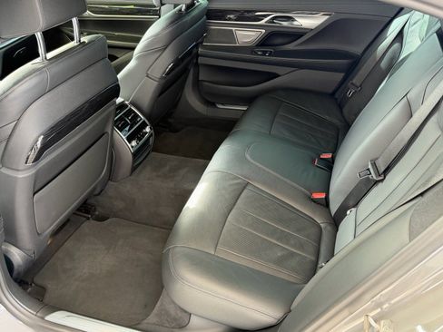 Used 2022 BMW 740i w/ M Sport Package image 18