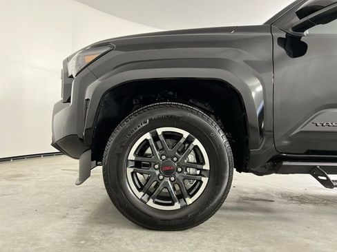 Used 2025 Toyota Tacoma TRD Sport image 33