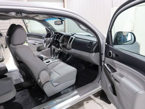 Used 2013 Toyota Tacoma PreRunner w/ SR5 Pkg RWD image 11