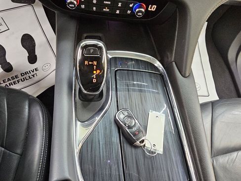 Used 2018 Buick Enclave Premium w/ Experience Buick Package FWD image 36