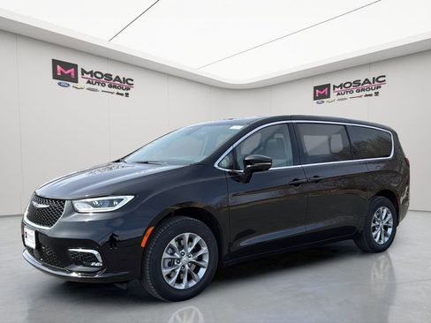 New 2026 Chrysler Pacifica Select AWD/4WD image 3