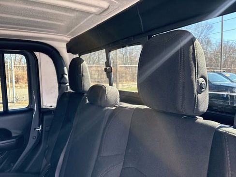 Used 2021 Jeep Gladiator Sport image 22