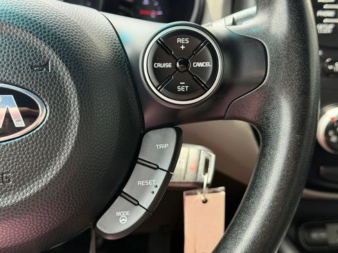 Used 2016 Kia Soul FWD image 19