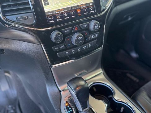 Used 2021 Jeep Grand Cherokee Laredo X AWD/4WD image 13