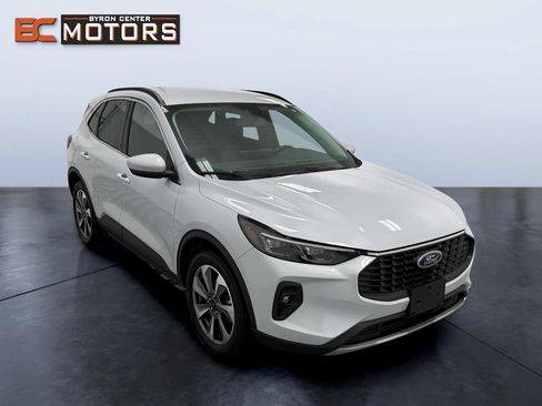 Used 2025 Ford Escape Platinum AWD/4WD image 7
