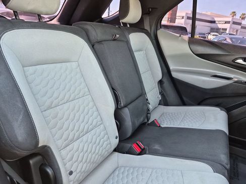 Used 2019 Chevrolet Equinox LS FWD image 16