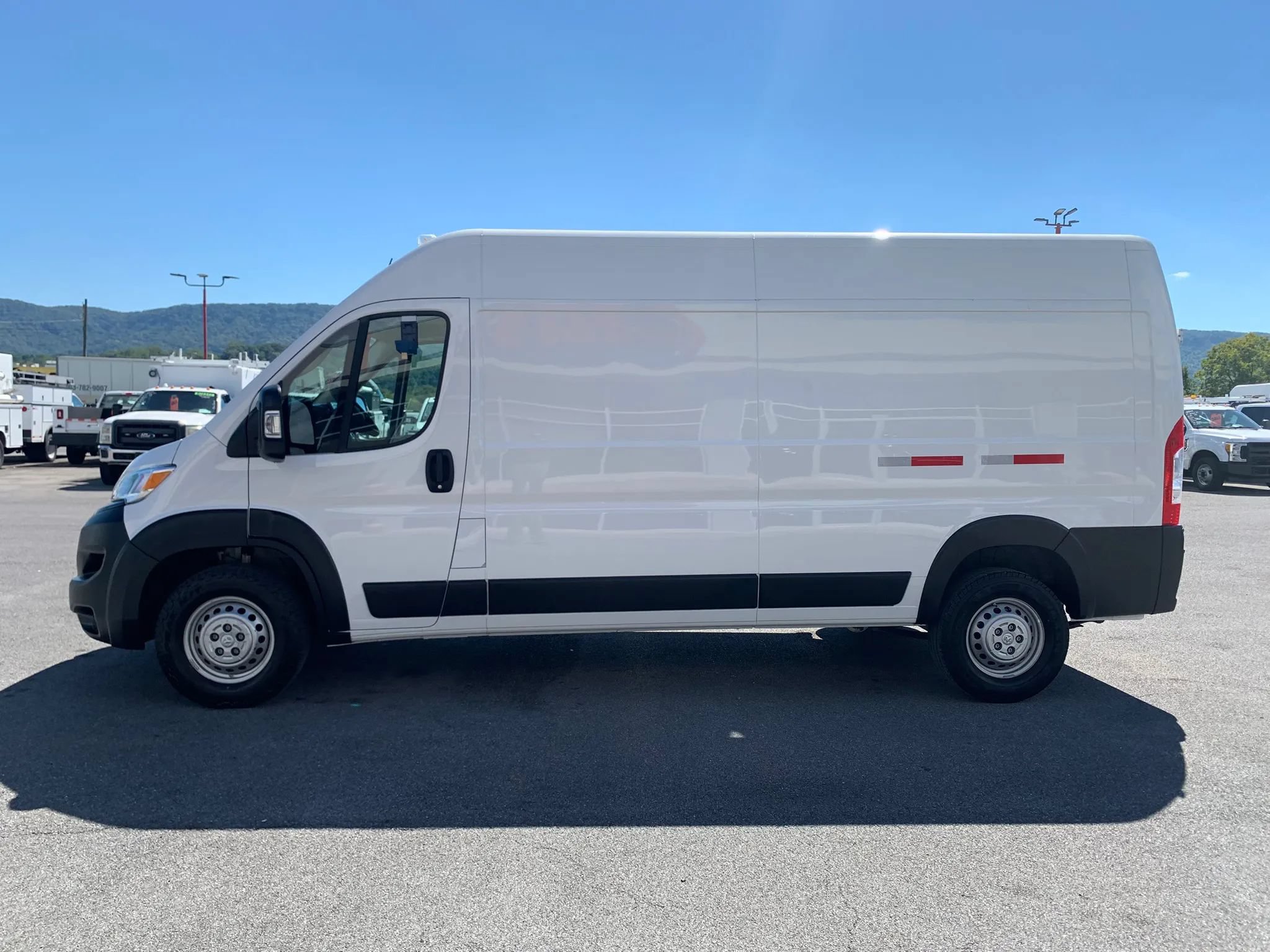 Used 2025 RAM ProMaster 2500 w/ Convenience Group FWD image 5