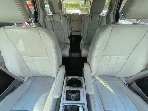 Used 2012 Chrysler Town & Country Touring-L w/ Entertainment Group #2 FWD image 27