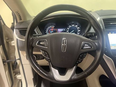 Used 2018 Lincoln MKC Reserve FWD image 10