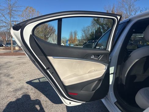 New 2025 Genesis G70 2.5T image 25