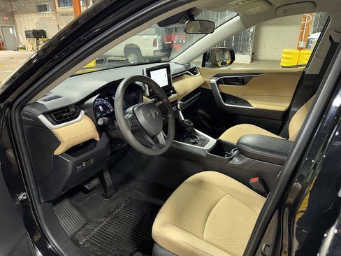 Certified 2024 Toyota RAV4 LE AWD/4WD image 28