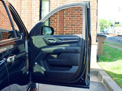 Used 2021 GMC Yukon XL Denali w/ Denali Premium Package image 39