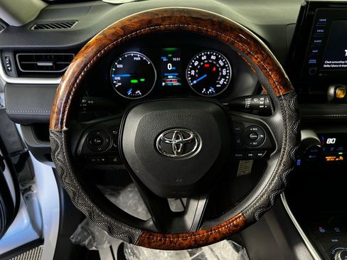 Used 2022 Toyota RAV4 LE image 9