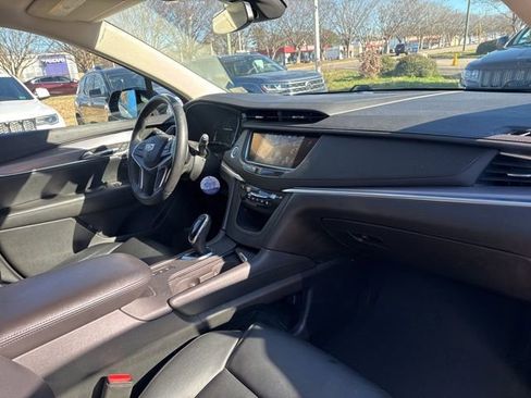 Used 2018 Cadillac XT5 Luxury w/ Driver Awareness Package AWD/4WD image 16